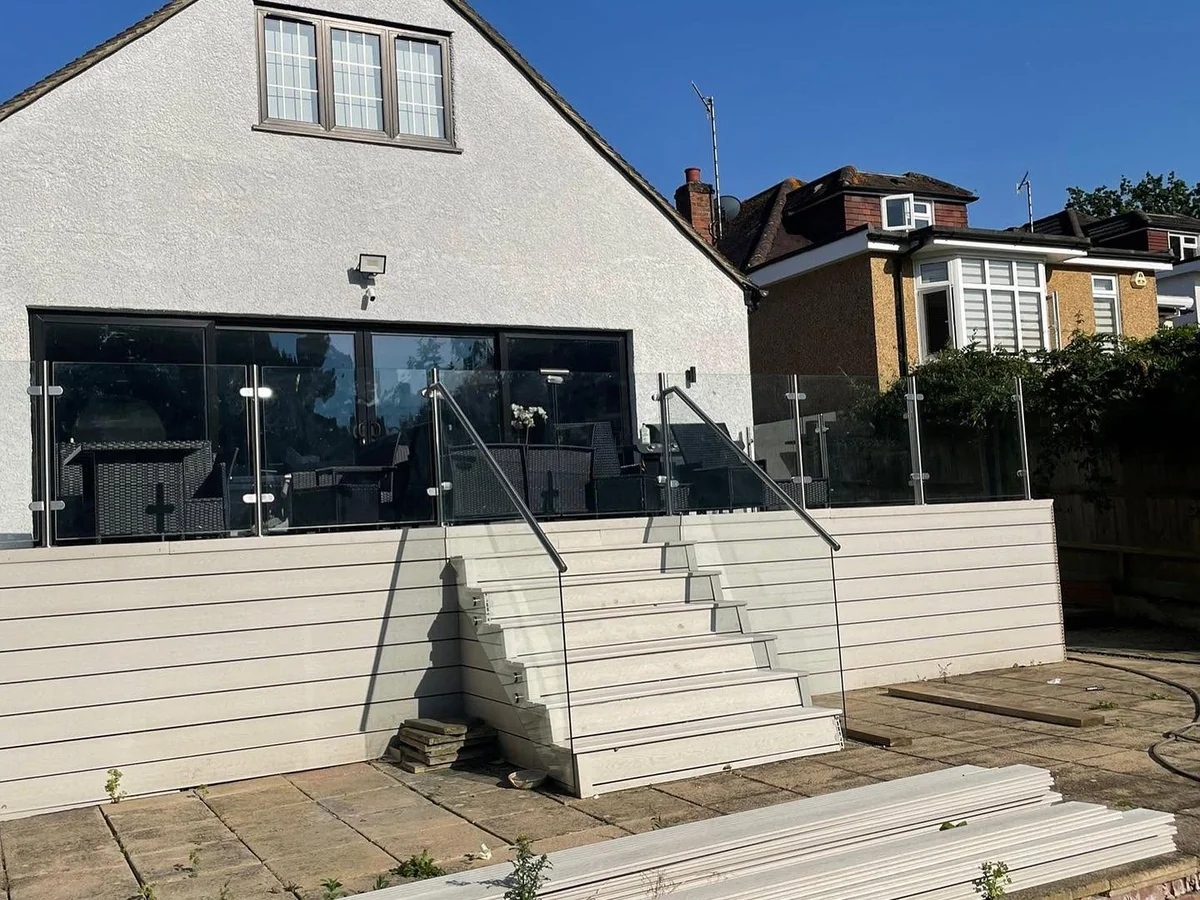 outdoor-glass-balustrade-terrace-step-run-reigate-reigate-glass-balustrades-hero Outdoor glass balustrade terrace step run installation, Reigate Glass Balustrades